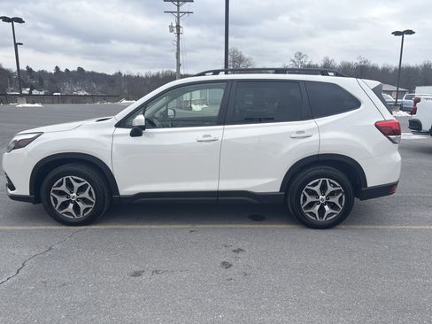 Used 2023 Subaru Forester Premium image 7