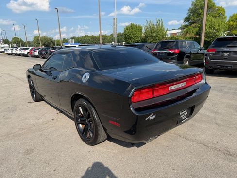 Used 2014 Dodge Challenger SXT RWD image 5