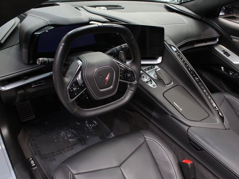 Used 2024 Chevrolet Corvette Stingray Premium Conv w/ Z51 Performance Package RWD image 36