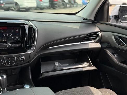 Used 2020 Chevrolet Traverse LT FWD image 27