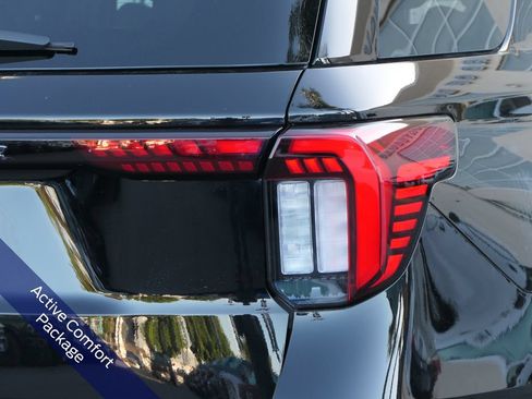 Used 2026 Ford Explorer Active w/ Active Comfort Package RWD image 5