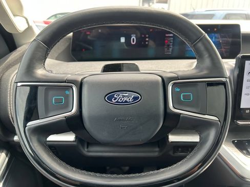 Used 2025 Ford Expedition Platinum AWD/4WD image 13