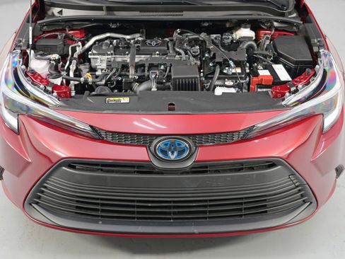 Used 2025 Toyota Corolla LE image 7