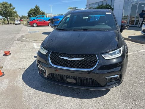 New 2026 Chrysler Pacifica Select image 10