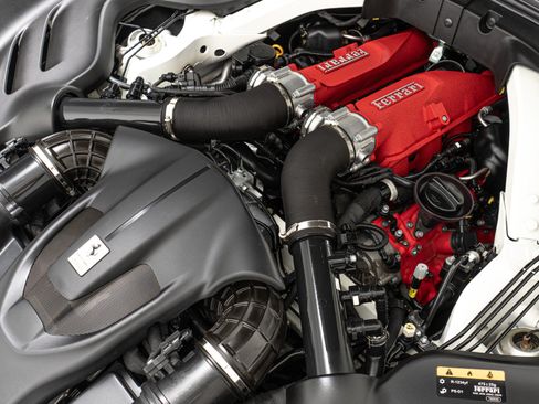 Used 2022 Ferrari Roma RWD image 38