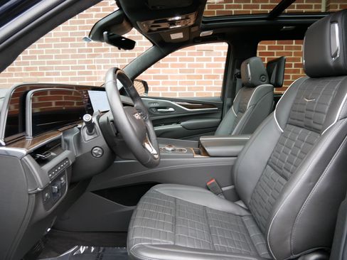 Certified 2024 Cadillac Escalade Sport Platinum w/ LPO, ONYX Package image 6