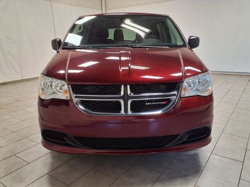 Used 2020 Dodge Grand Caravan SE w/ UConnect Hands-Free Group image 2