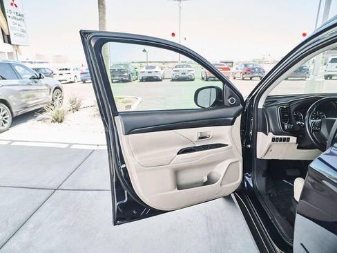 Used 2016 Mitsubishi Outlander SEL FWD image 17