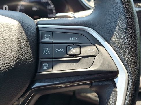 Used 2022 Jeep Grand Cherokee Altitude AWD/4WD image 19