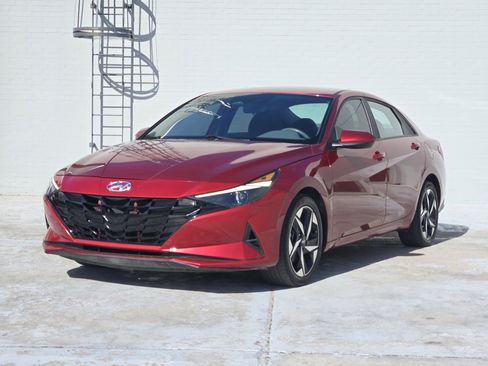 Used 2023 Hyundai Elantra SEL w/ Convenience Package image 4