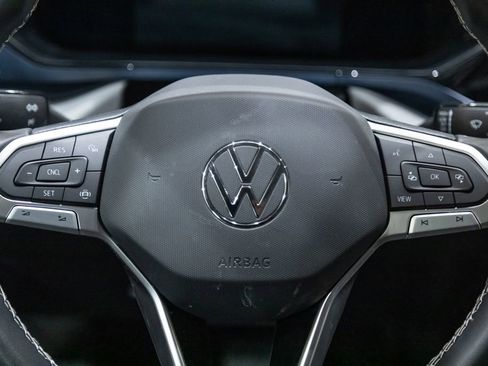 Used 2022 Volkswagen Taos SE image 16