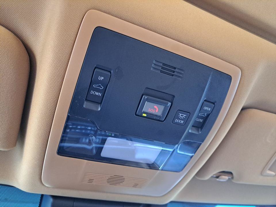 Used 2023 Lexus ES 300h Ultra Luxury w/ Accessory Package (Z2) FWD image 38