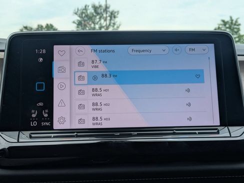 Used 2025 Volkswagen Atlas SE AWD/4WD image 19
