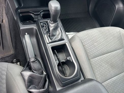 Used 2022 Toyota Tacoma SR AWD/4WD image 31