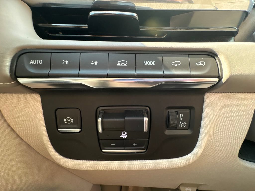 Used 2022 Cadillac Escalade Sport Platinum AWD/4WD image 19