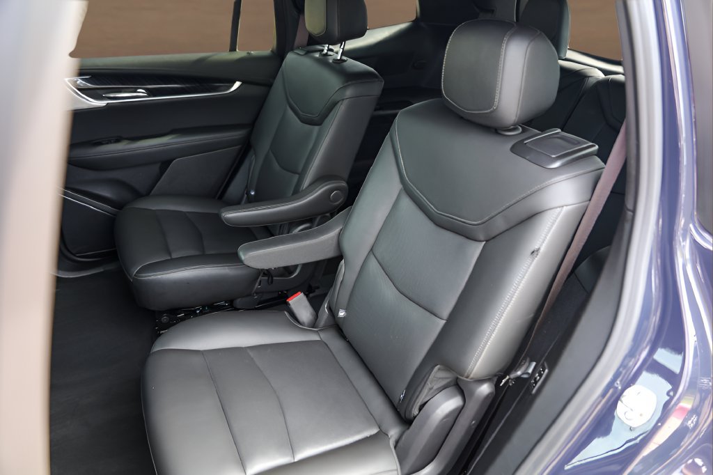 Certified 2025 Cadillac XT6 Premium Luxury FWD image 28