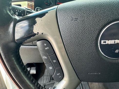 Used 2009 GMC Yukon Denali AWD/4WD image 15
