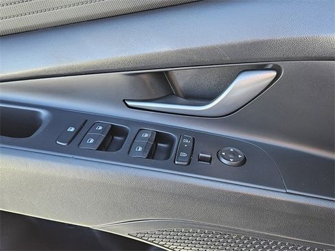 Used 2024 Hyundai Elantra SEL image 29