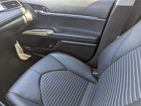 Used 2020 Toyota Camry SE image 12