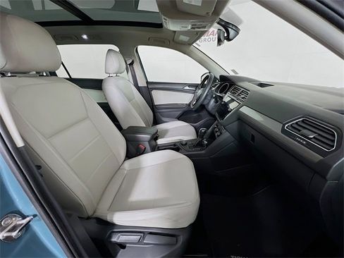 Used 2021 Volkswagen Tiguan SE image 39