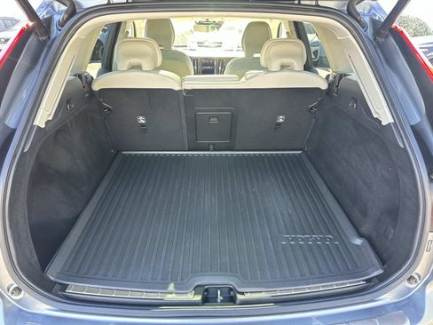 Certified 2021 Volvo XC60 T5 Momentum w/ Premium Package image 24