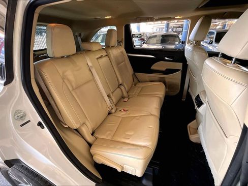 Used 2014 Toyota Highlander XLE image 20