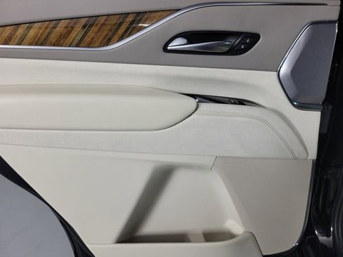 Certified 2022 Cadillac Escalade Premium Luxury Platinum image 14