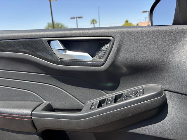 Used 2025 Ford Escape ST-Line Select AWD/4WD image 21