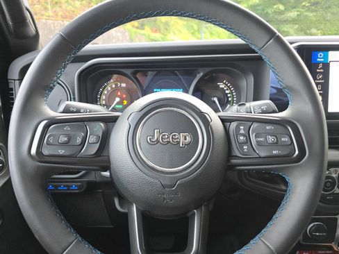 Used 2024 Jeep Wrangler Unlimited Rubicon 4xe AWD/4WD image 26