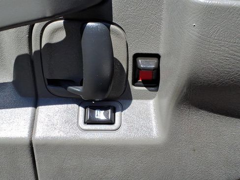 Used 2017 Chevrolet Express 2500 RWD image 28