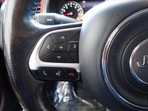 Used 2017 Jeep Renegade Trailhawk AWD/4WD image 13