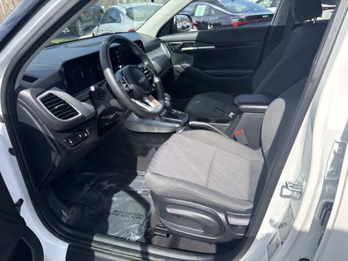 Used 2024 Kia Seltos LX AWD/4WD image 18