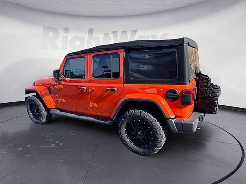 Used 2018 Jeep Wrangler Unlimited Sahara w/ Dual Top Group AWD/4WD image 3