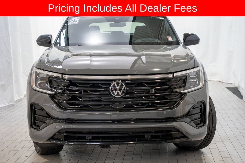 Used 2025 Volkswagen Atlas Cross Sport SEL R-Line AWD/4WD image 2