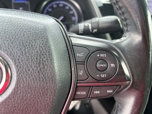 Used 2022 Toyota Camry SE image 19