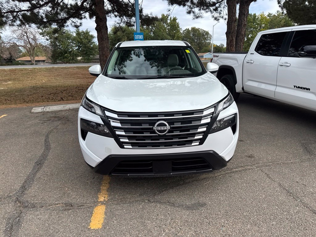 Used 2025 Nissan Rogue SV AWD/4WD image 4