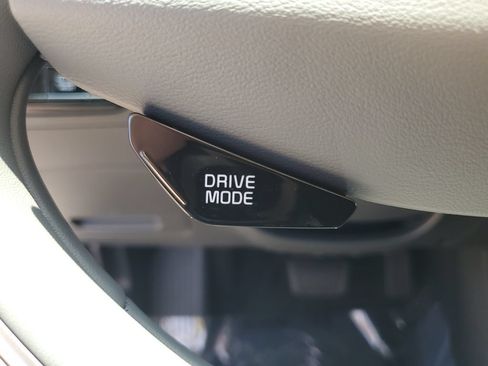 New 2026 Kia Niro FWD image 13