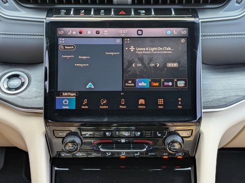 Used 2025 Jeep Grand Cherokee Limited w/ Luxury Tech Group II image 26