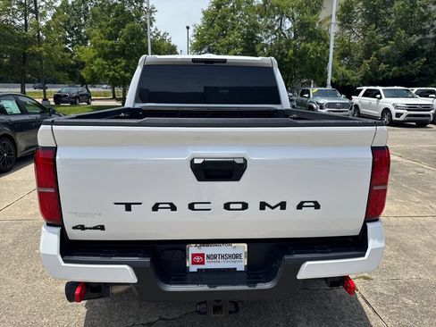 Certified 2024 Toyota Tacoma TRD Off-Road AWD/4WD image 5