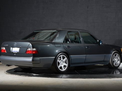 Used 1994 Mercedes-Benz E 500 Sedan image 3