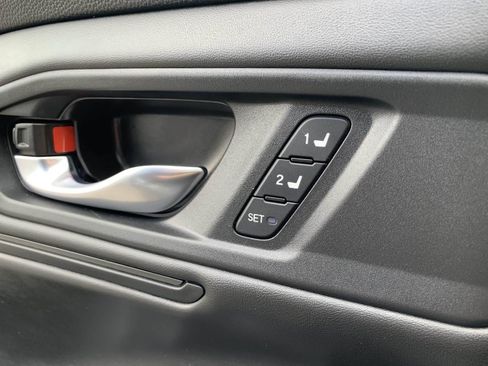 Certified 2025 Honda Accord EX-L image 17