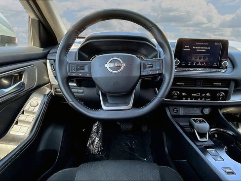 Used 2025 Nissan Rogue SV FWD image 10