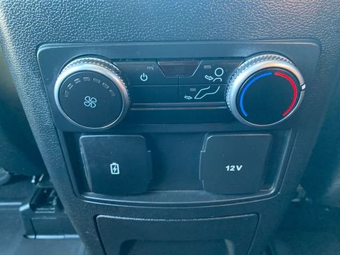 Used 2022 Ford Explorer XLT w/ Equipment Group 202A image 16