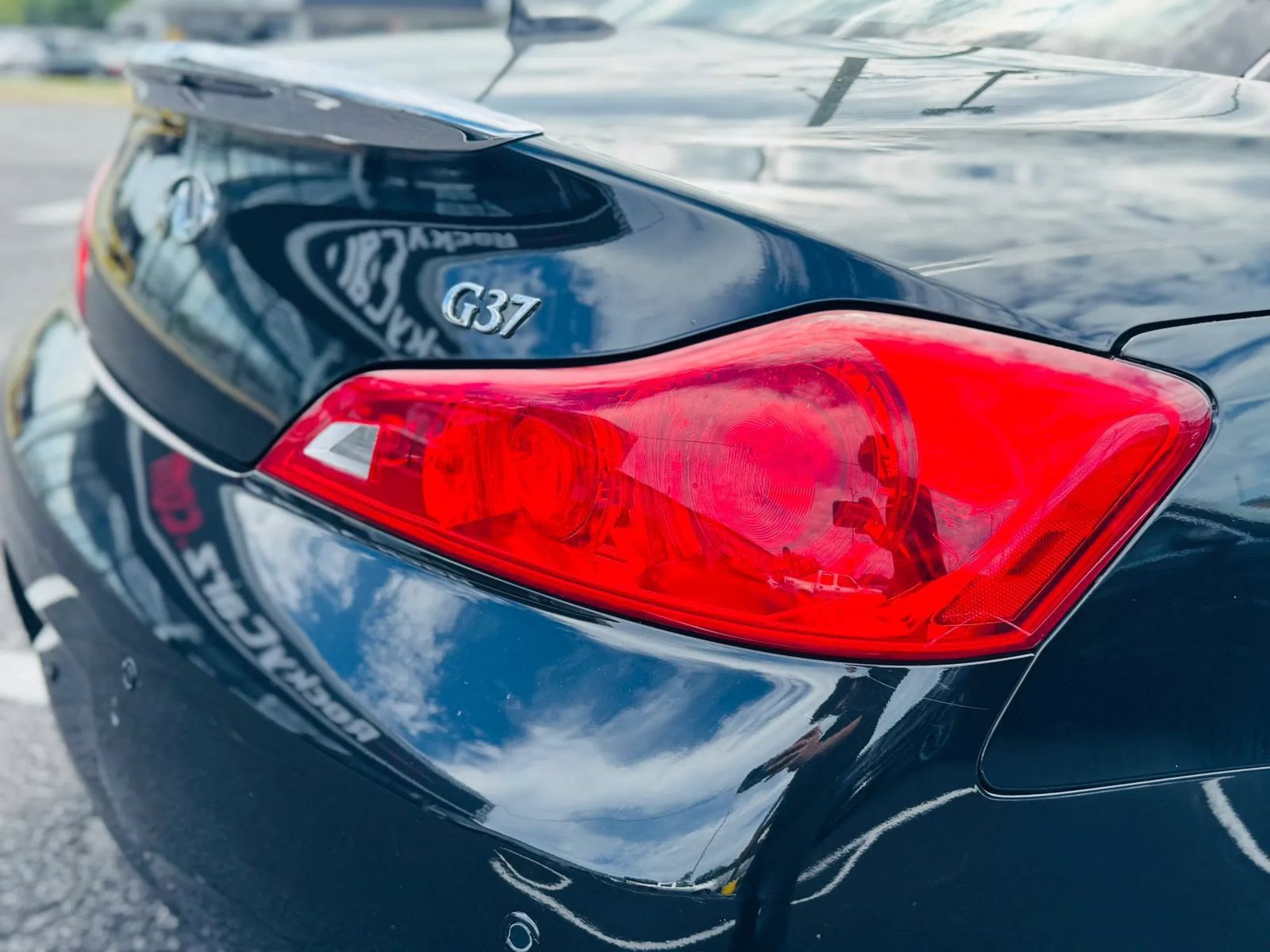 Used 2011 INFINITI G37 Convertible w/ Premium Pkg RWD image 4