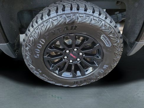 Used 2022 GMC Sierra 1500 AT4X image 10