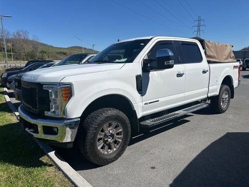 Used 2019 Ford F250 XLT w/ XLT Premium Package image 12