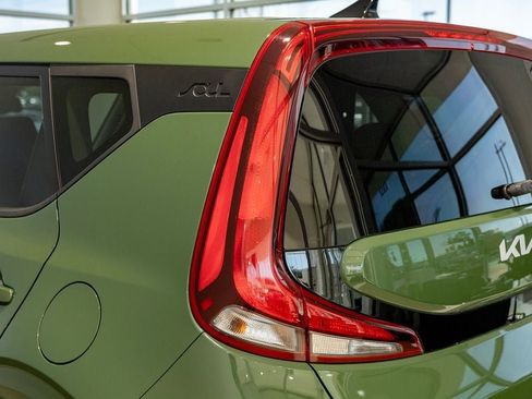 Used 2022 Kia Soul EX FWD image 3
