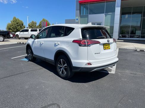 Used 2018 Toyota RAV4 XLE FWD image 5