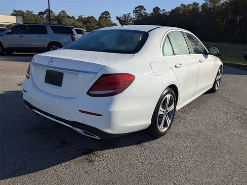 Used 2020 Mercedes-Benz E 350 Sedan image 4