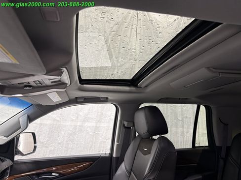 Used 2016 Cadillac Escalade Luxury AWD/4WD image 12